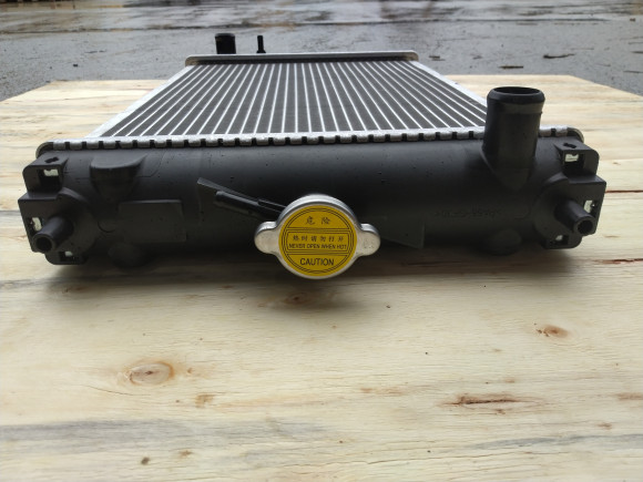 Радиатор охлаждения Yanmar YM35 330 550 48, мм c крышкой Радиатор охлаждения Yanmar YM35 330 550 48, мм c крышкой