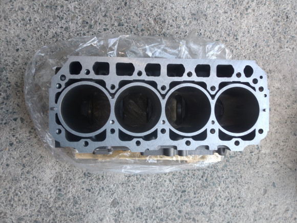 Блок ДВС Komatsu Yanmar 4TNV98T Блок ДВС Komatsu Yanmar 4TNV98T