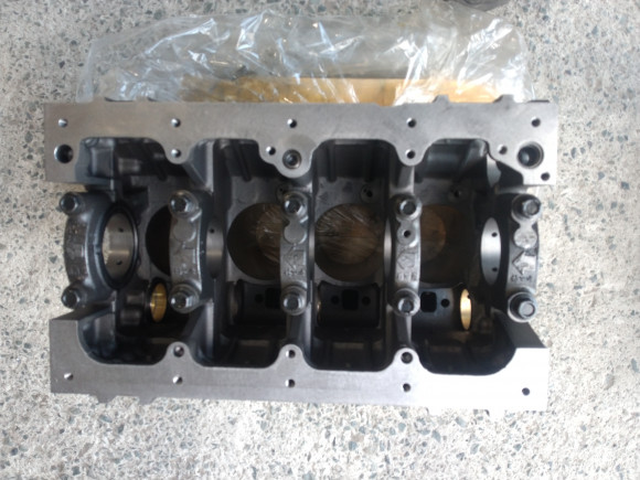 Блок ДВС Komatsu Yanmar 4TNV98T Блок ДВС Komatsu Yanmar 4TNV98T