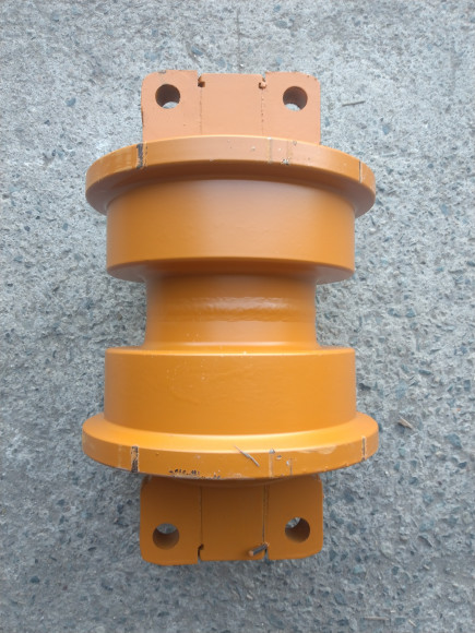 Опорный каток Komatsu D41P-6 Опорный каток Komatsu D41P-6