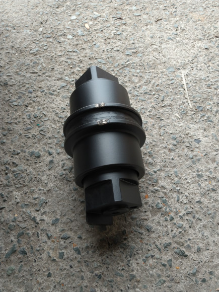 Опорный каток Kubota K040 K045 RX502 KX161-2 вал 242 мм Опорный каток Kubota K040 K045 RX502 KX161-2 вал 242 мм